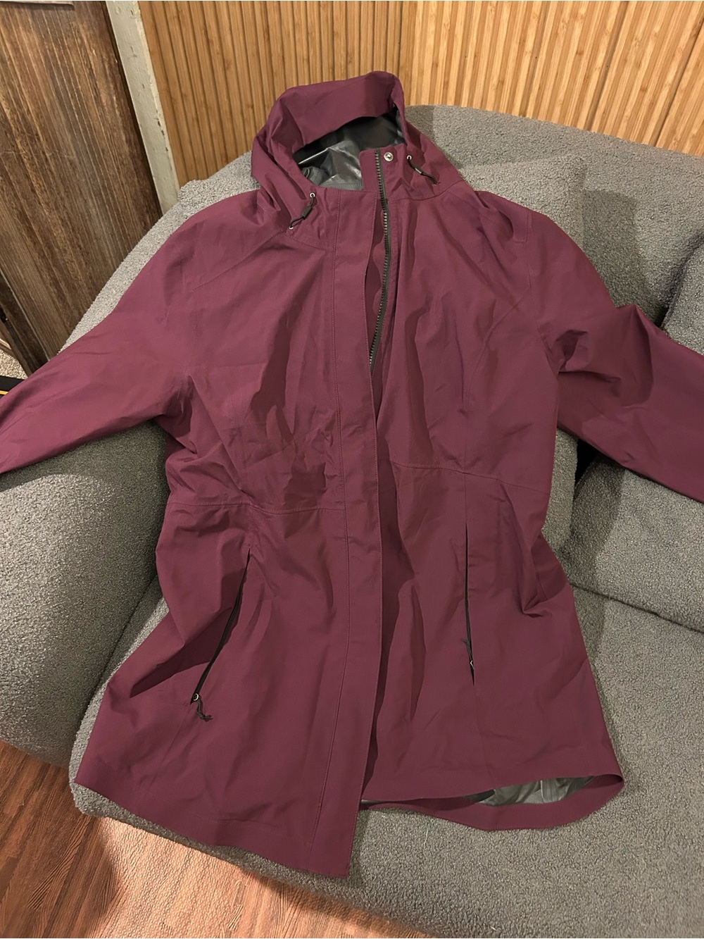 Eddie Bauer Wine Hooded Rain/windbreaker